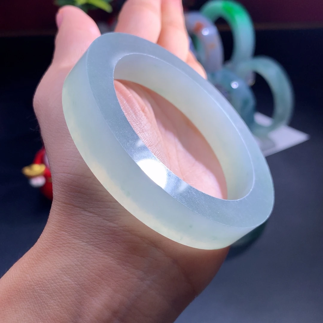 未镶嵌翡翠手镯定制翡翠