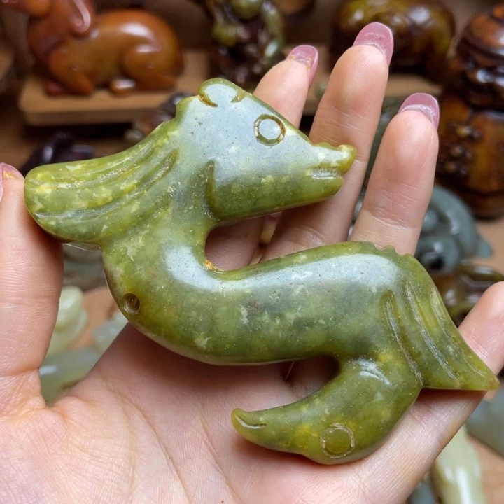 蛇纹石玉未镶嵌颈饰