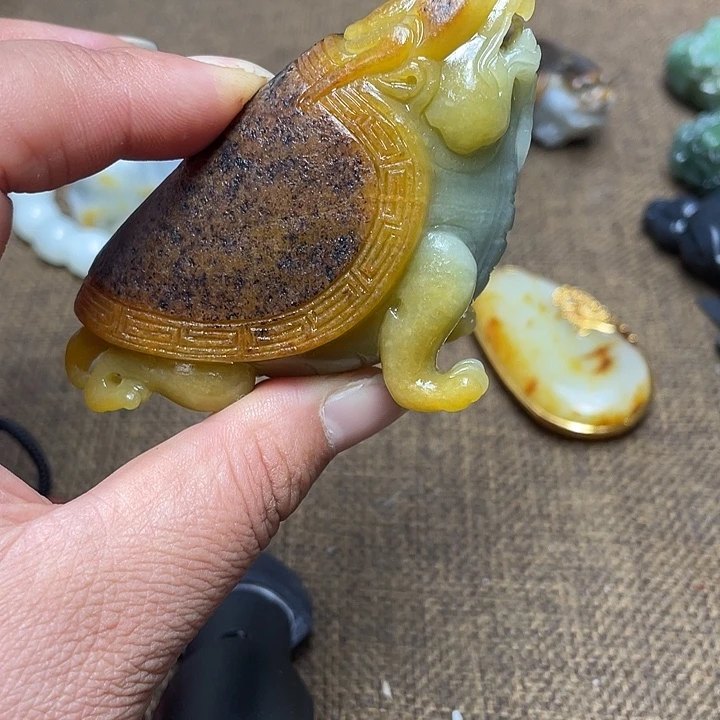 和田玉未镶嵌把件