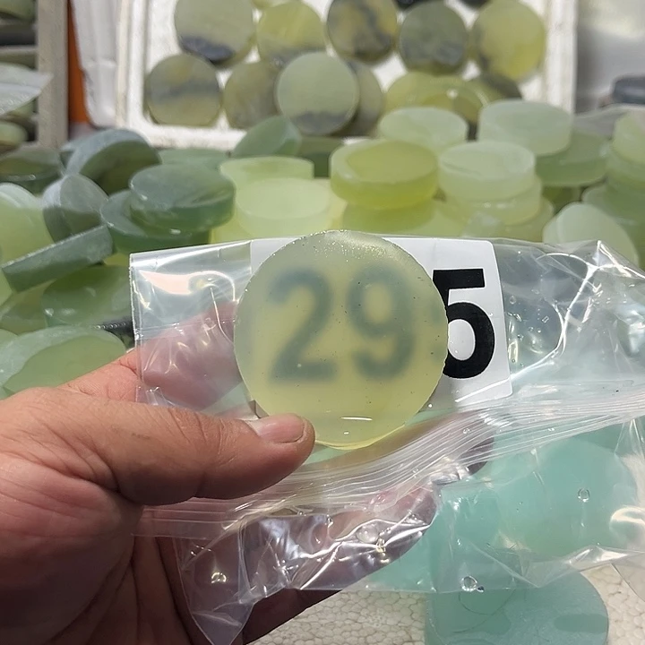 老***Q蛇纹石玉未镶嵌珠宝半成品