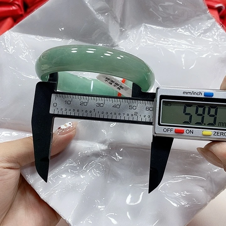 翡翠手镯未镶嵌208