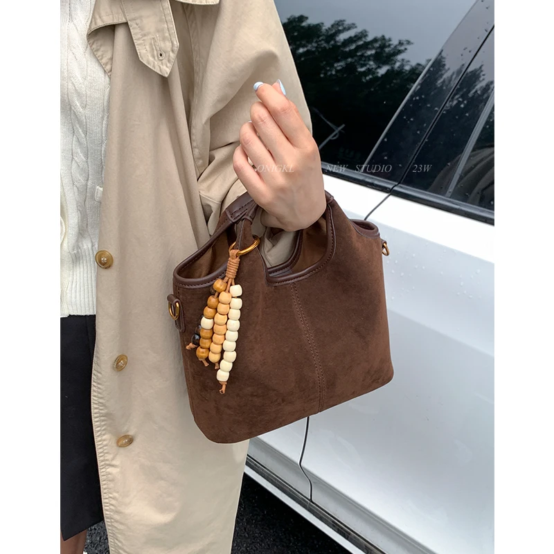 复古磨砂手提小包包女式2025新款单肩斜挎包高级感小众百搭水桶包