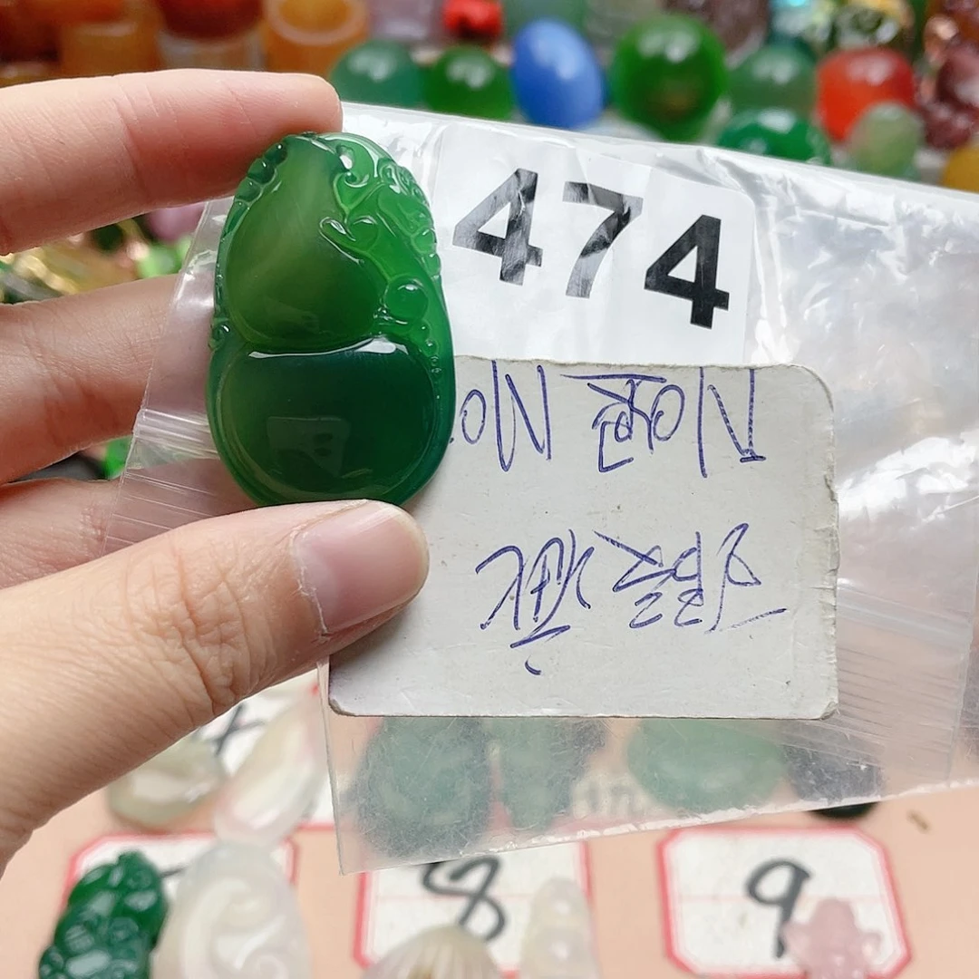 合金颈饰玛瑙/玉髓?