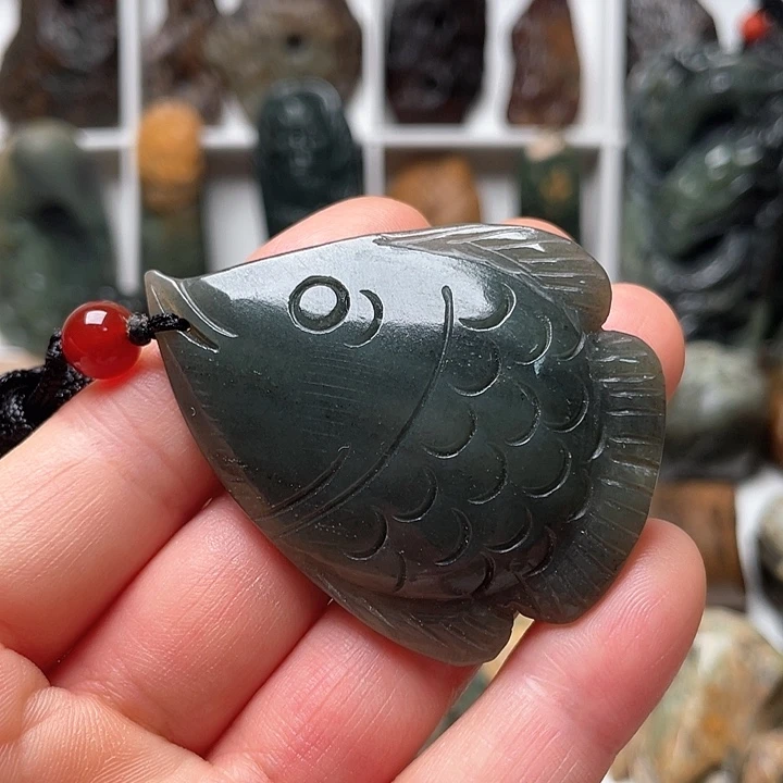 未镶嵌岫岩老玉（透闪石质玉）挂件