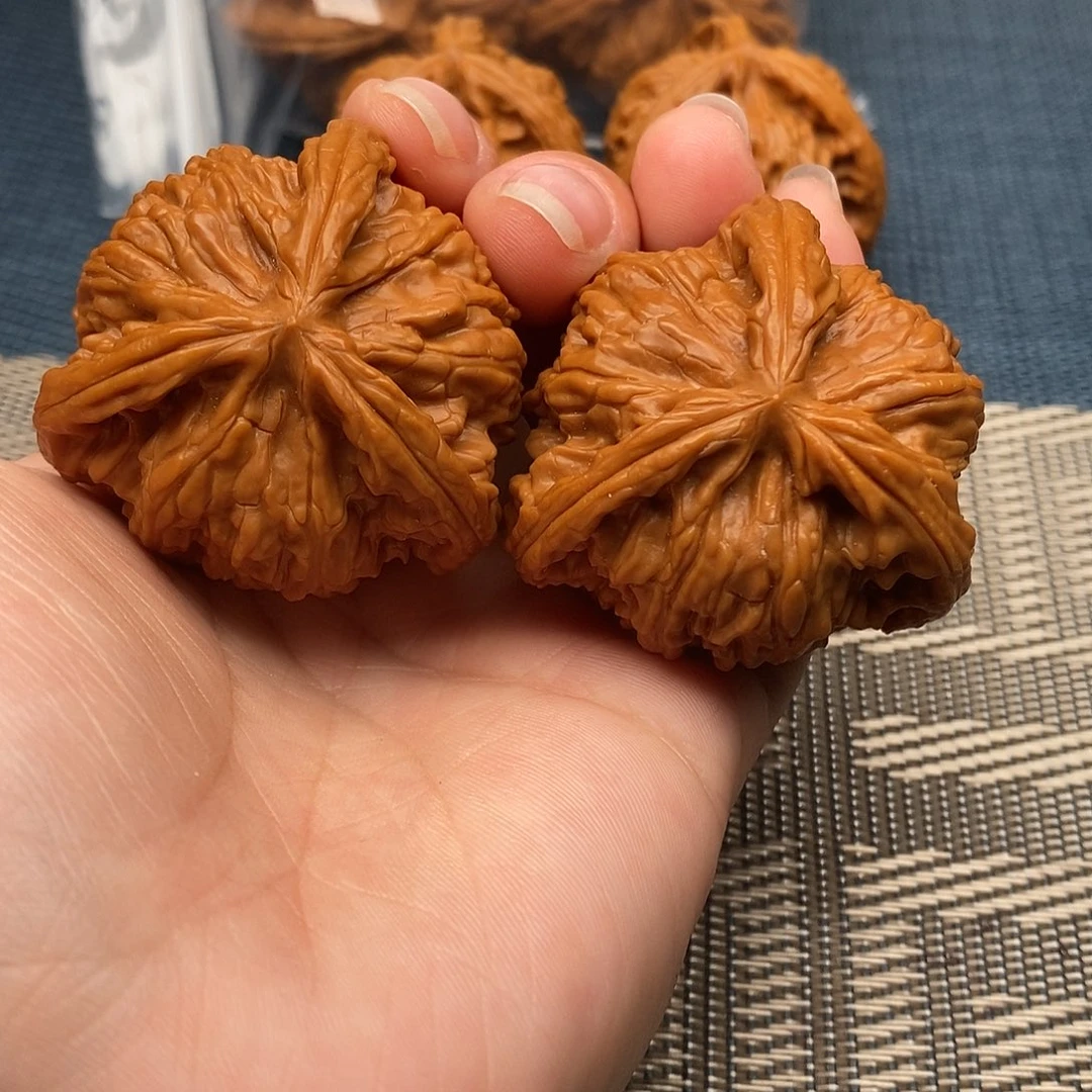 1***6文玩核桃吊坠三棱