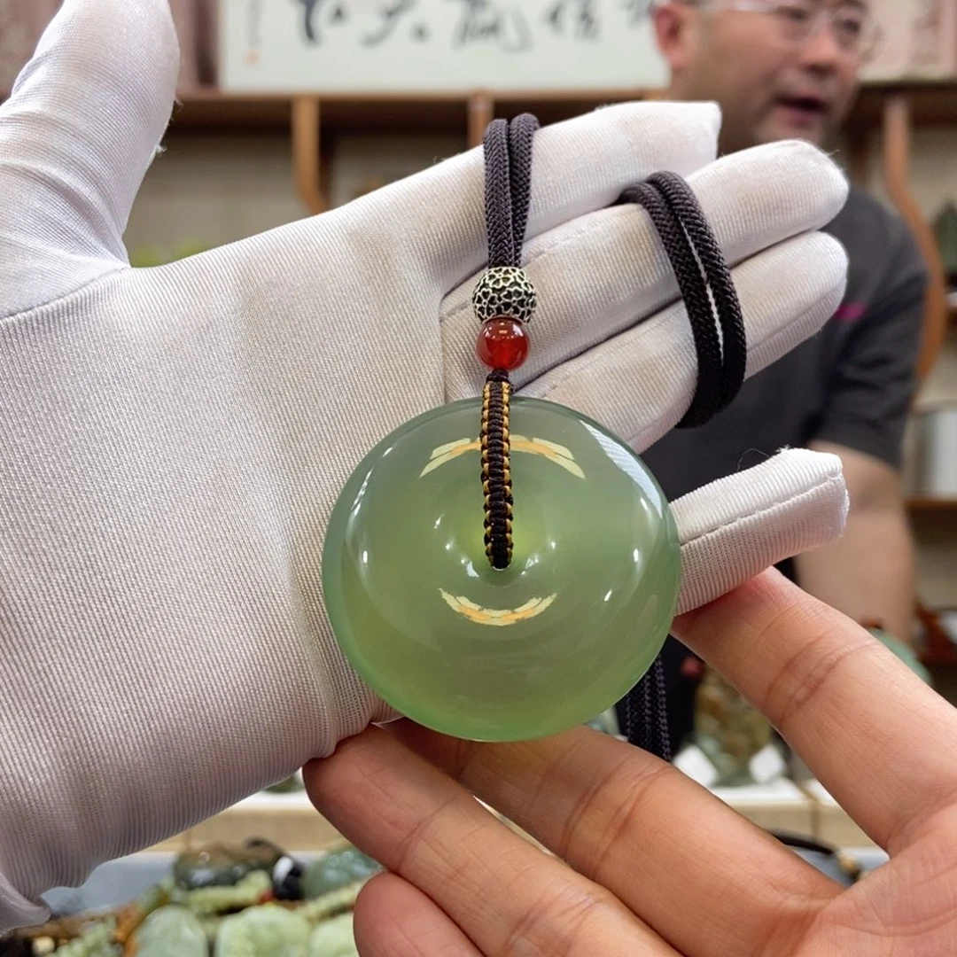 蛇纹石玉吊坠未镶嵌