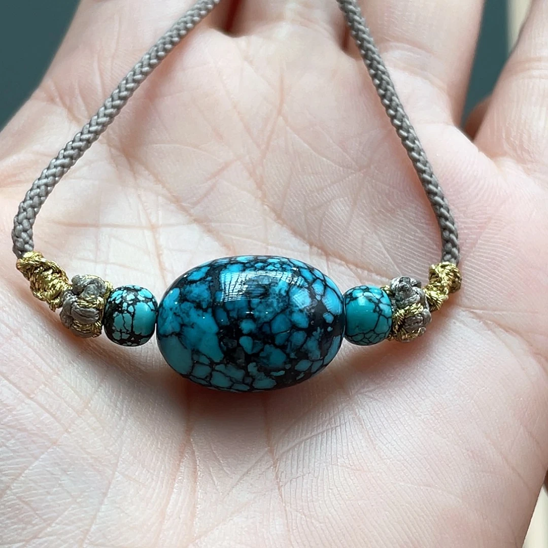 未镶嵌绿松石颈饰