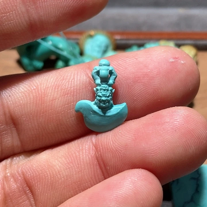 绿松石颈饰未镶嵌孟****子