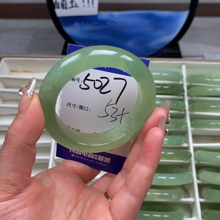 蛇纹石玉手镯未镶嵌劣**酒