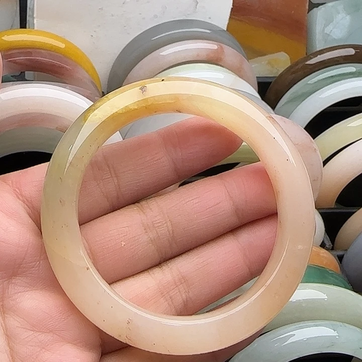 石英质玉未镶嵌手镯