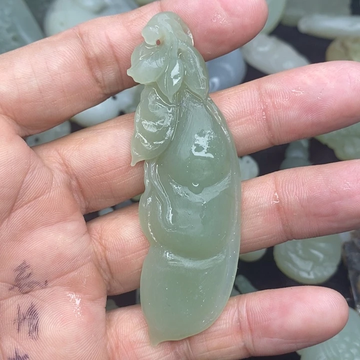 和田玉未镶嵌吊坠(赠链)