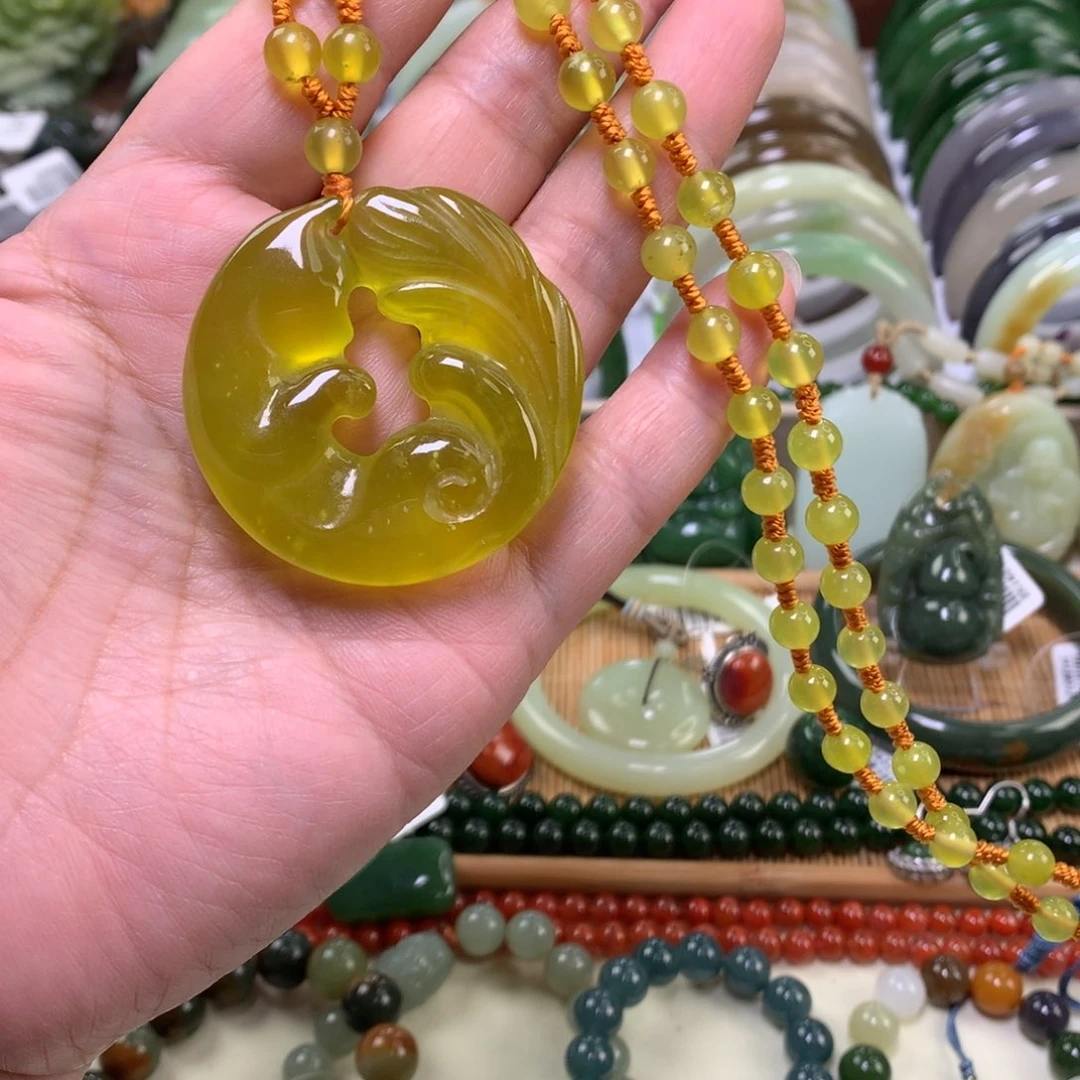 岫玉未镶嵌颈饰吊坠