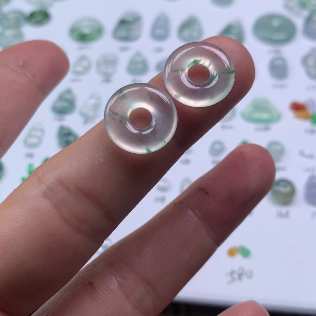 翡翠未镶嵌颈饰甜甜圈