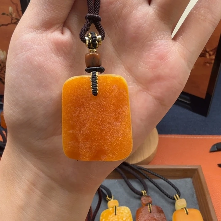 蜜蜡未镶嵌吊坠(赠链)