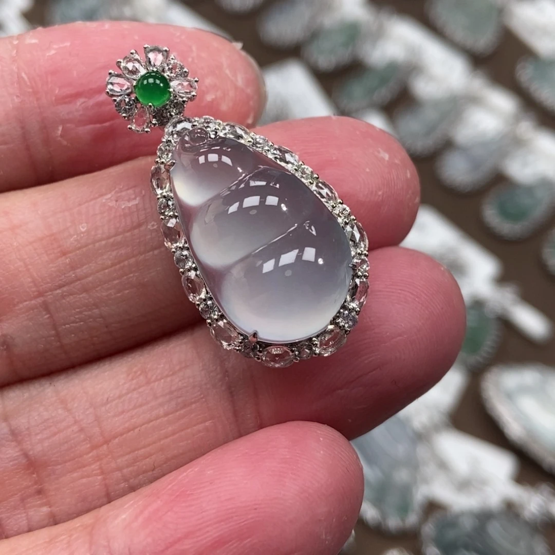 翡翠18K金镶嵌吊坠(不含链)豆子