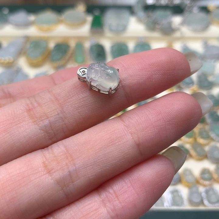 颈饰银S925镶嵌翡翠貔貅