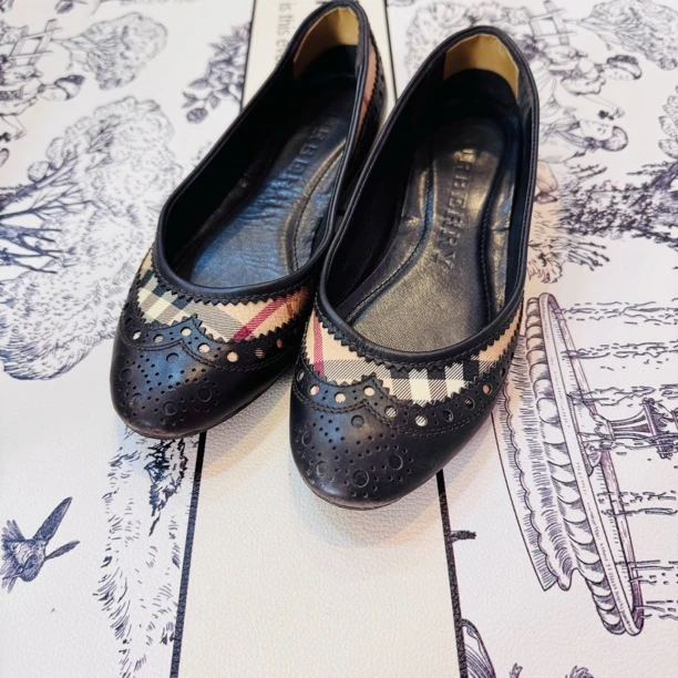 95新 BURBERRY/博柏利 老花拼皮平底鞋37码ysc0625