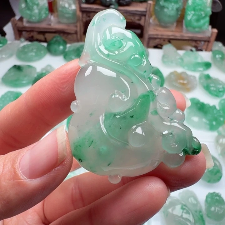 颈饰未镶嵌石英质玉