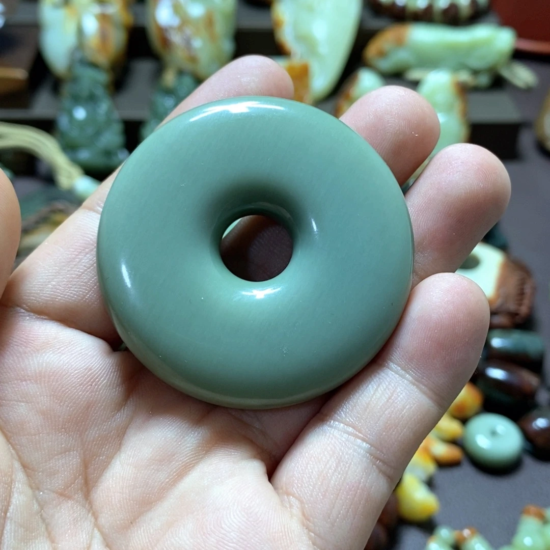 我***…透闪石质玉未镶嵌挂件