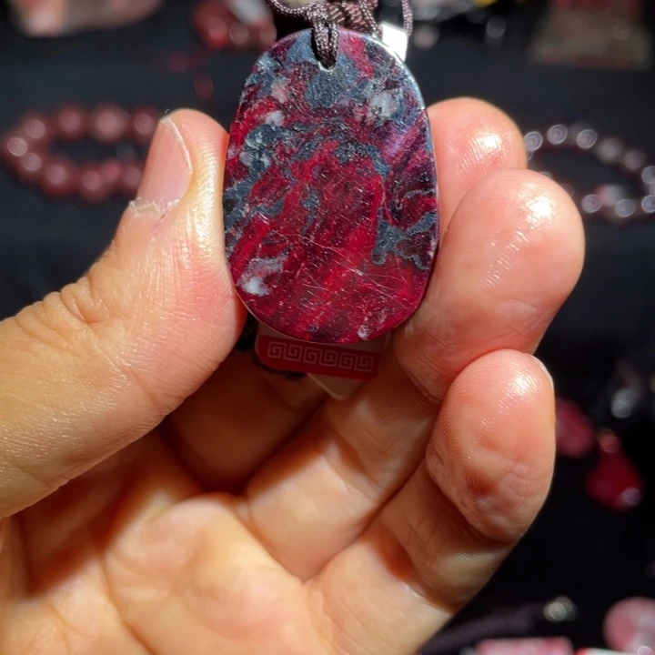 天然辰砂原矿无事牌吊坠