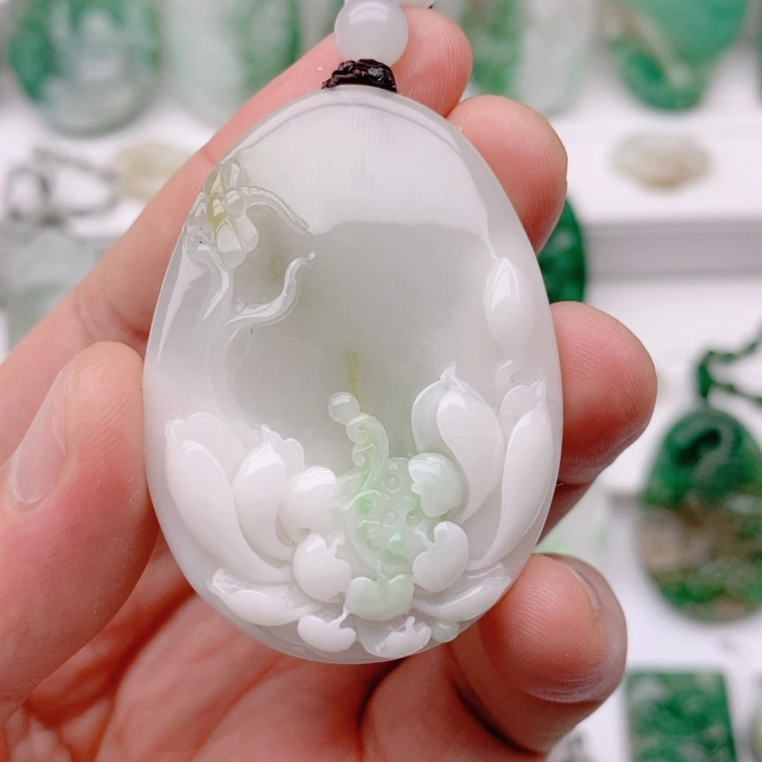 平***心独山玉未镶嵌颈饰