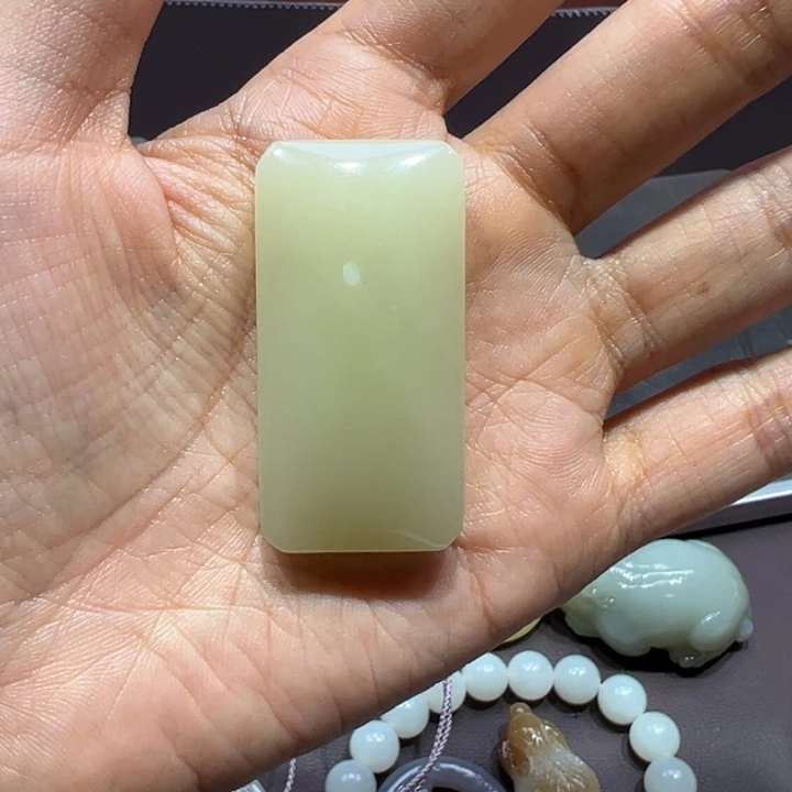 和田玉未镶嵌颈饰若羌平安牌