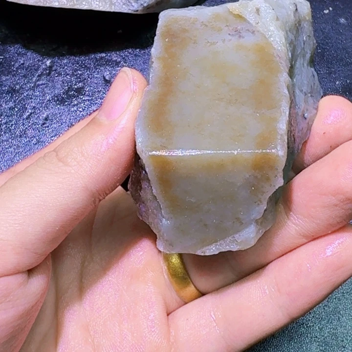 未镶嵌和田玉（糖玉）珠宝半成品