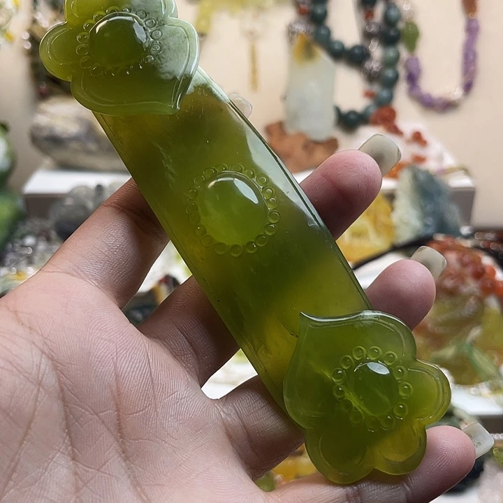 蛇纹石玉未镶嵌吊坠