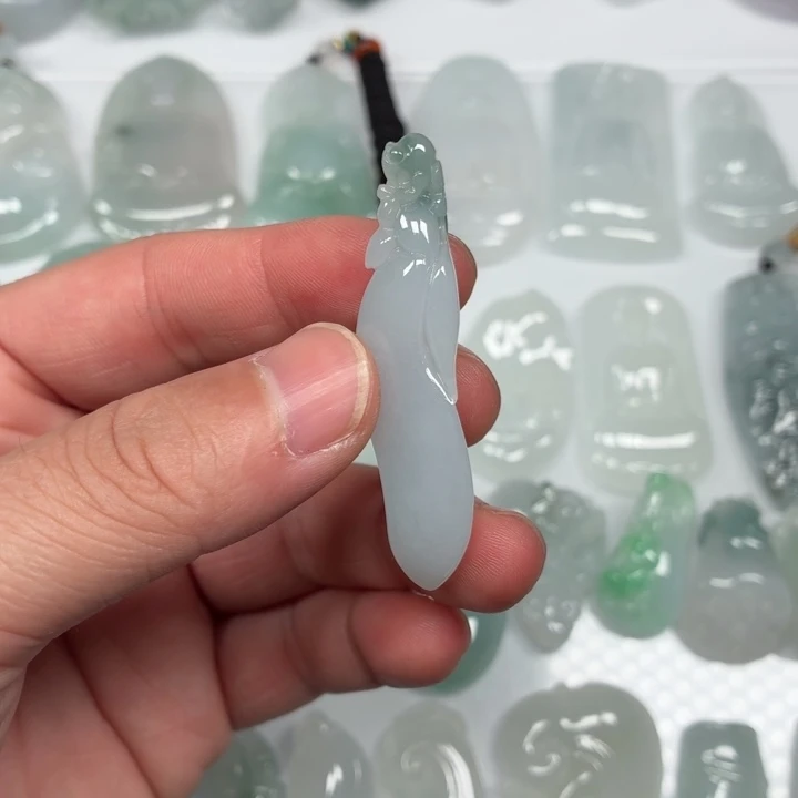 翡翠未镶嵌颈饰小花件