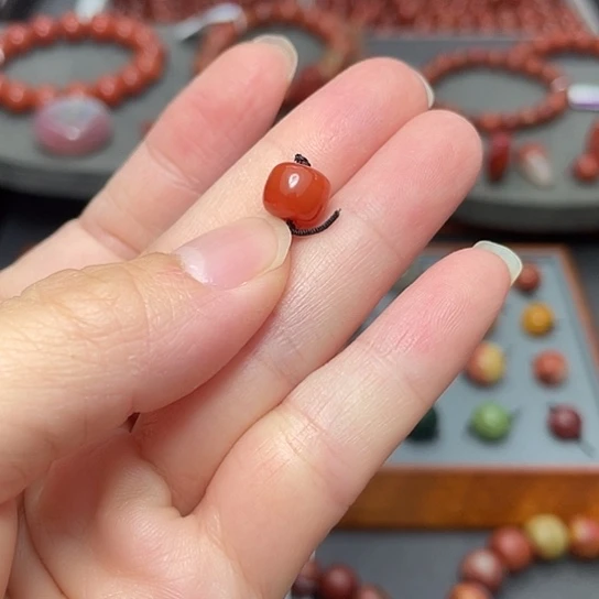 南红玛瑙单珠8mm多样性发未镶嵌