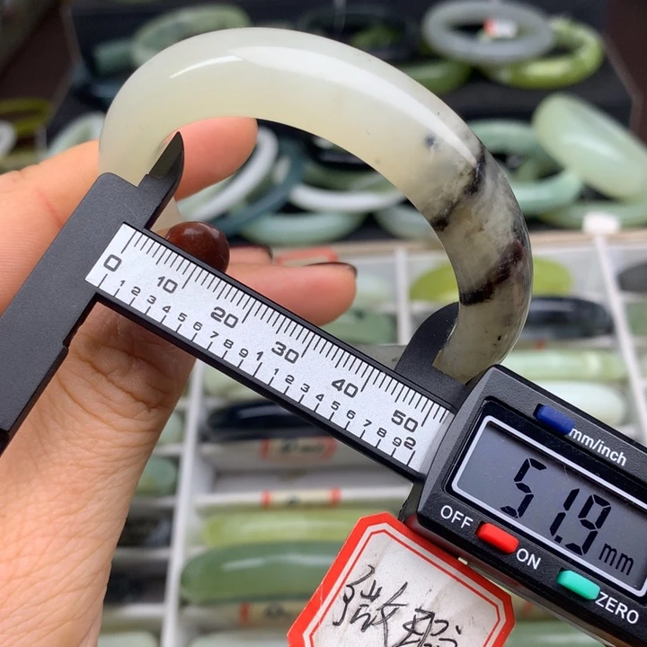 蛇纹石玉未镶嵌手镯936