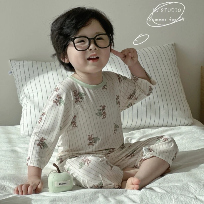 S地9。3301 IU家儿童家居服竖条素描爱心七分袖套装