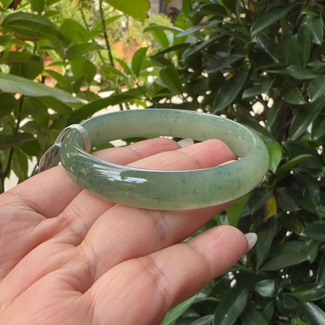 N***儿翡翠手镯未镶嵌57.5正圈