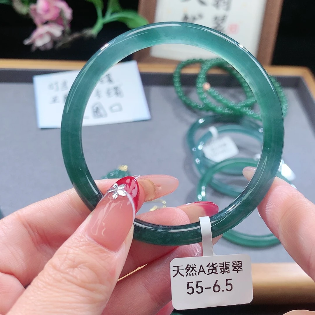 翡翠手镯（圆镯）未镶嵌