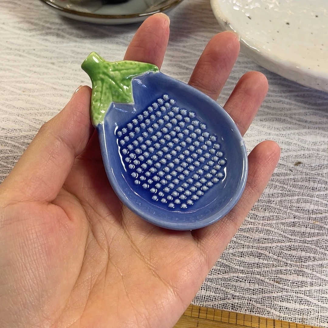 瓷片茄子研磨器可作筷置小酱料碟11