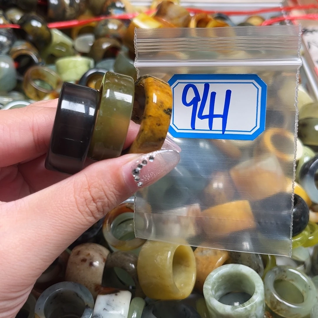 海***局蛇纹石玉未镶嵌珠宝奇石