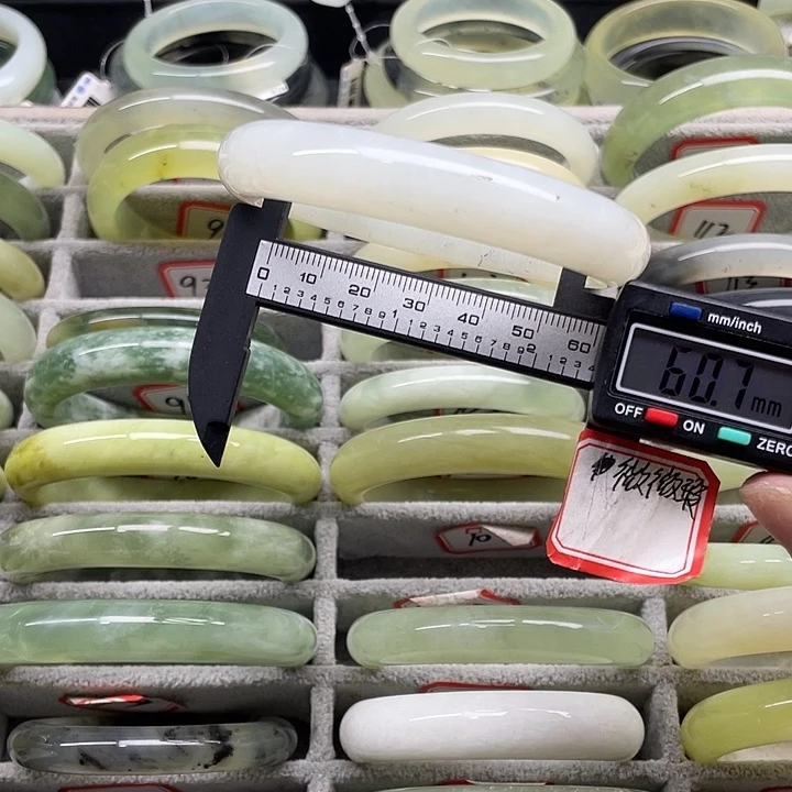 蛇纹石玉未镶嵌手镯93