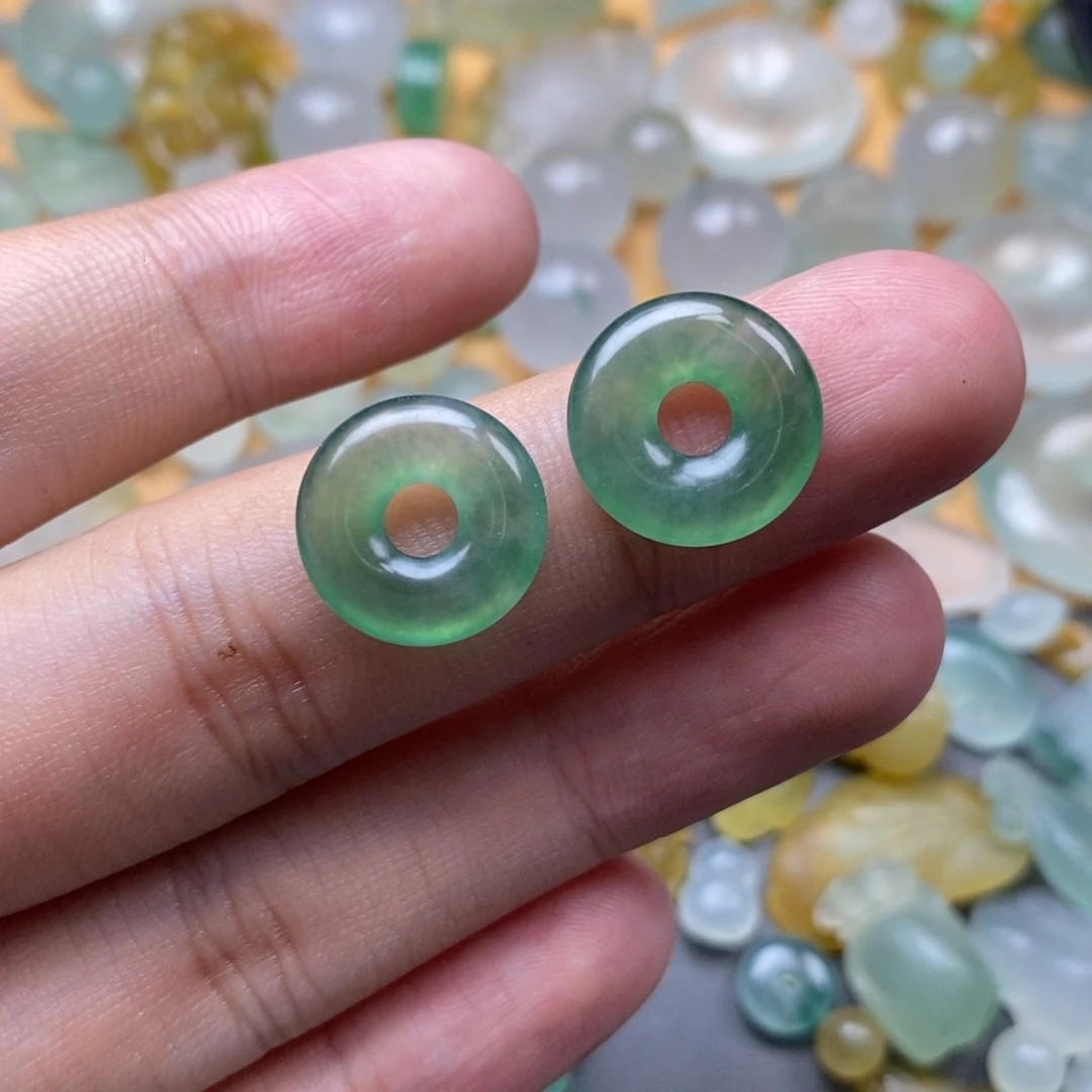 定制翡翠未镶嵌鲨**?挂件