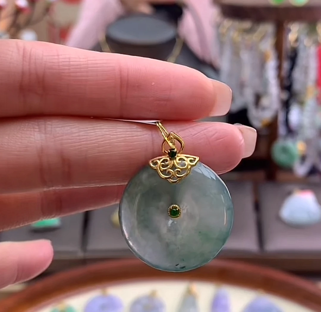 天然a货翡翠吊坠