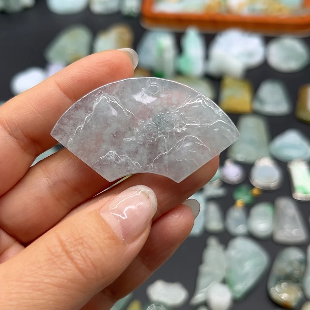 【闪购商品】翡翠颈饰未镶嵌山水