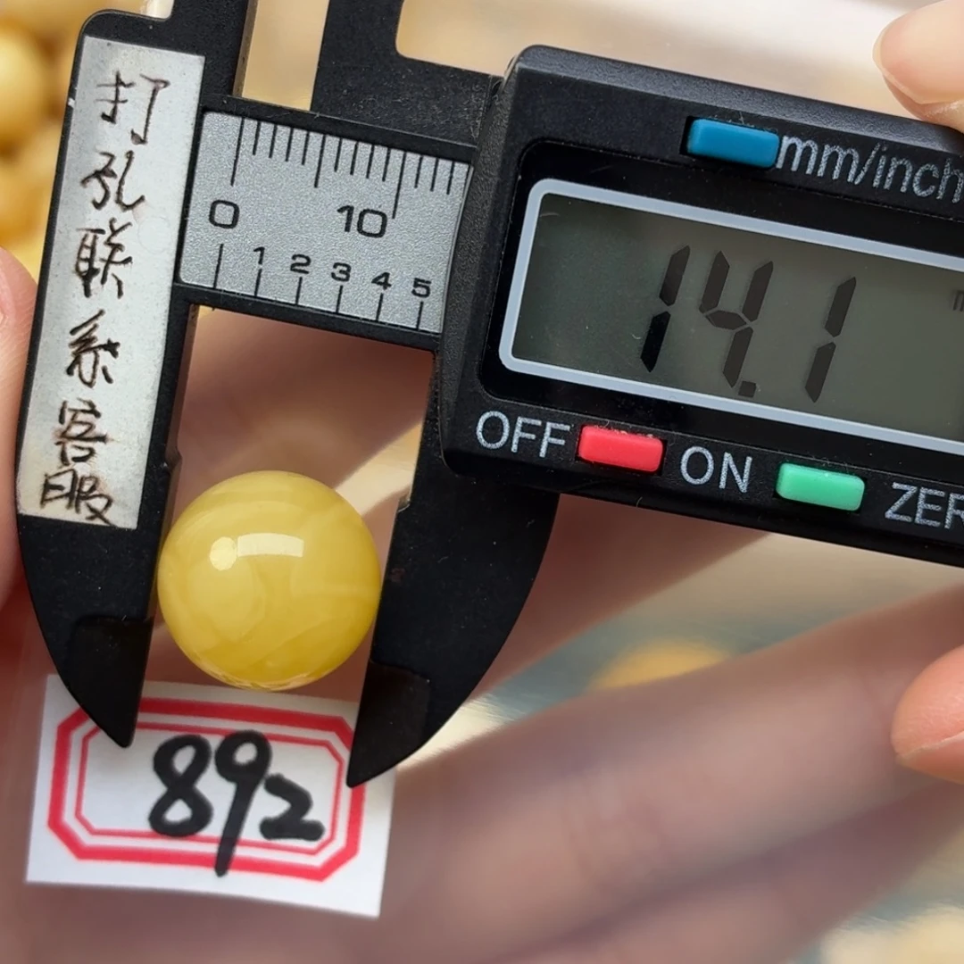 ****因裸石蜜蜡未镶嵌蜜蜡