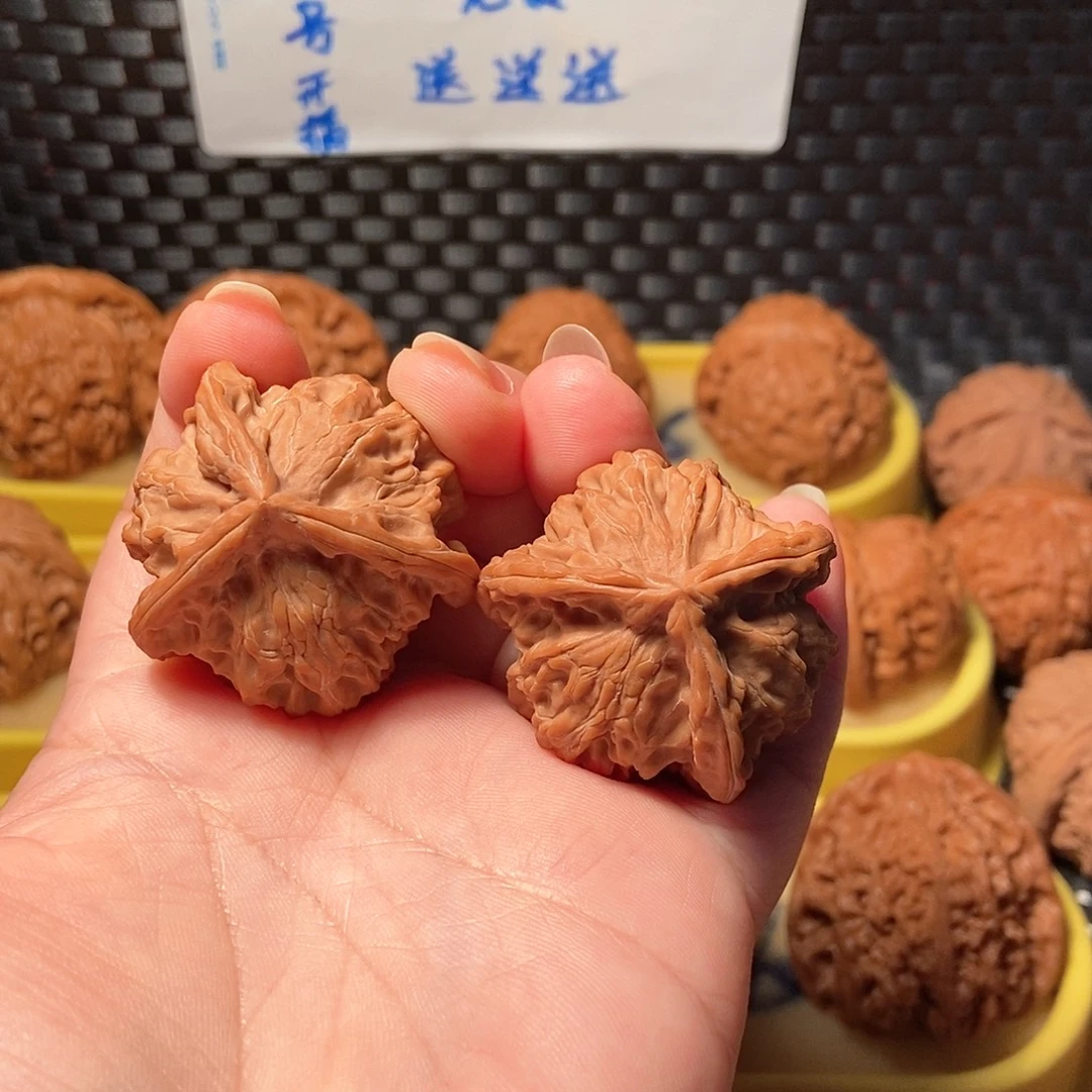 三***周文玩核桃吊坠三棱A9