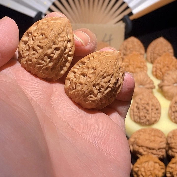 文玩核桃手把件蓟县小辣鸡