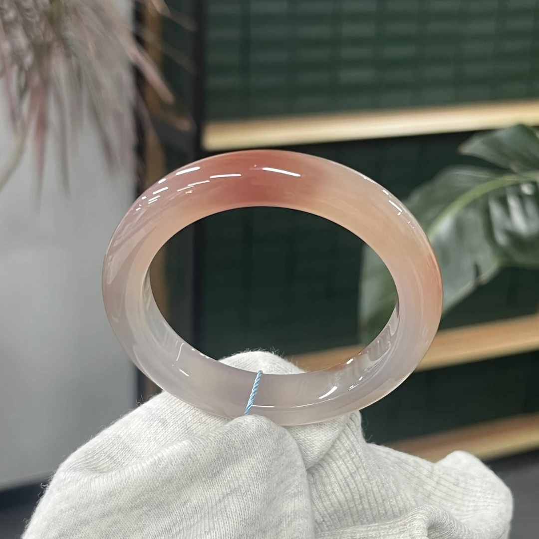 玛瑙手镯巴西料天然粉56圈口小熊宝