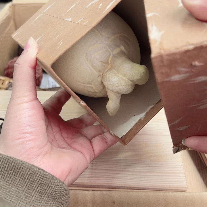 摆件中****昕一个瓷器默认微瑕