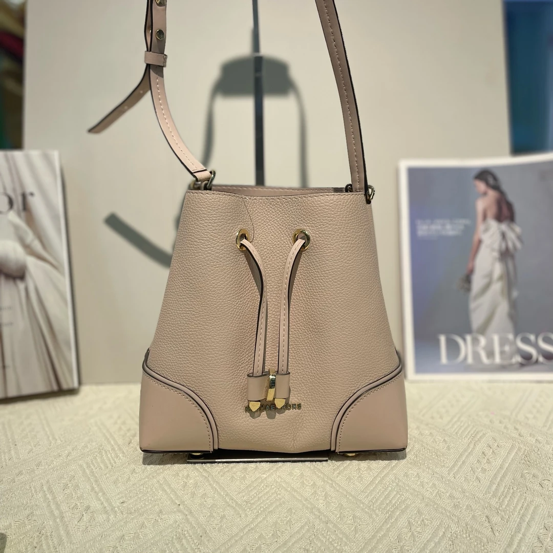 95新 MICHAEL KORS/迈克高仕 mk裸粉色水桶包单肩包16030618二奢