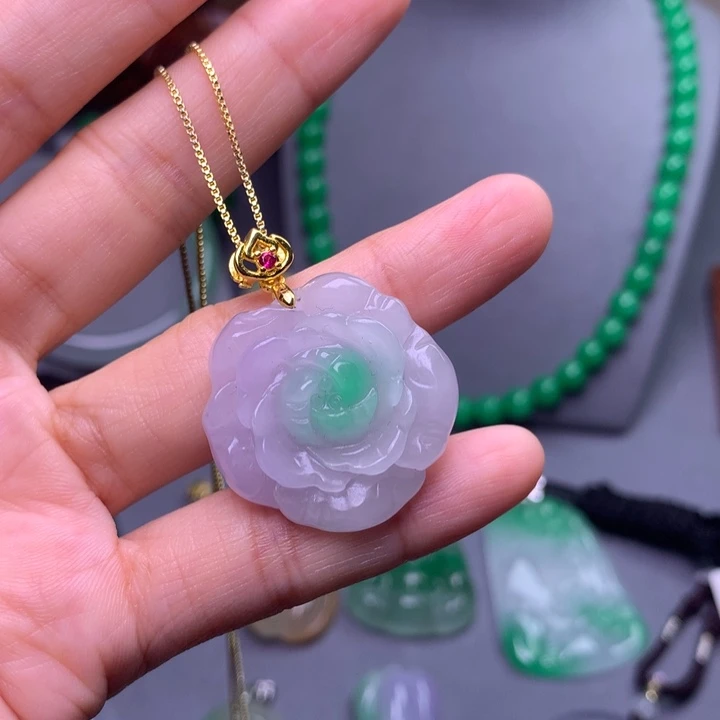 翡翠未镶嵌吊坠(赠链)