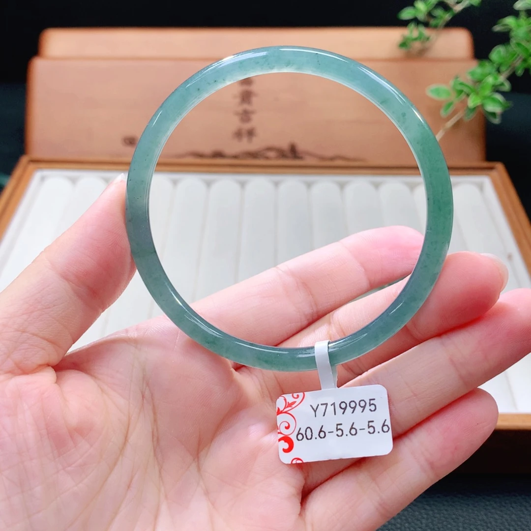 翡翠手镯（圆镯）未镶嵌