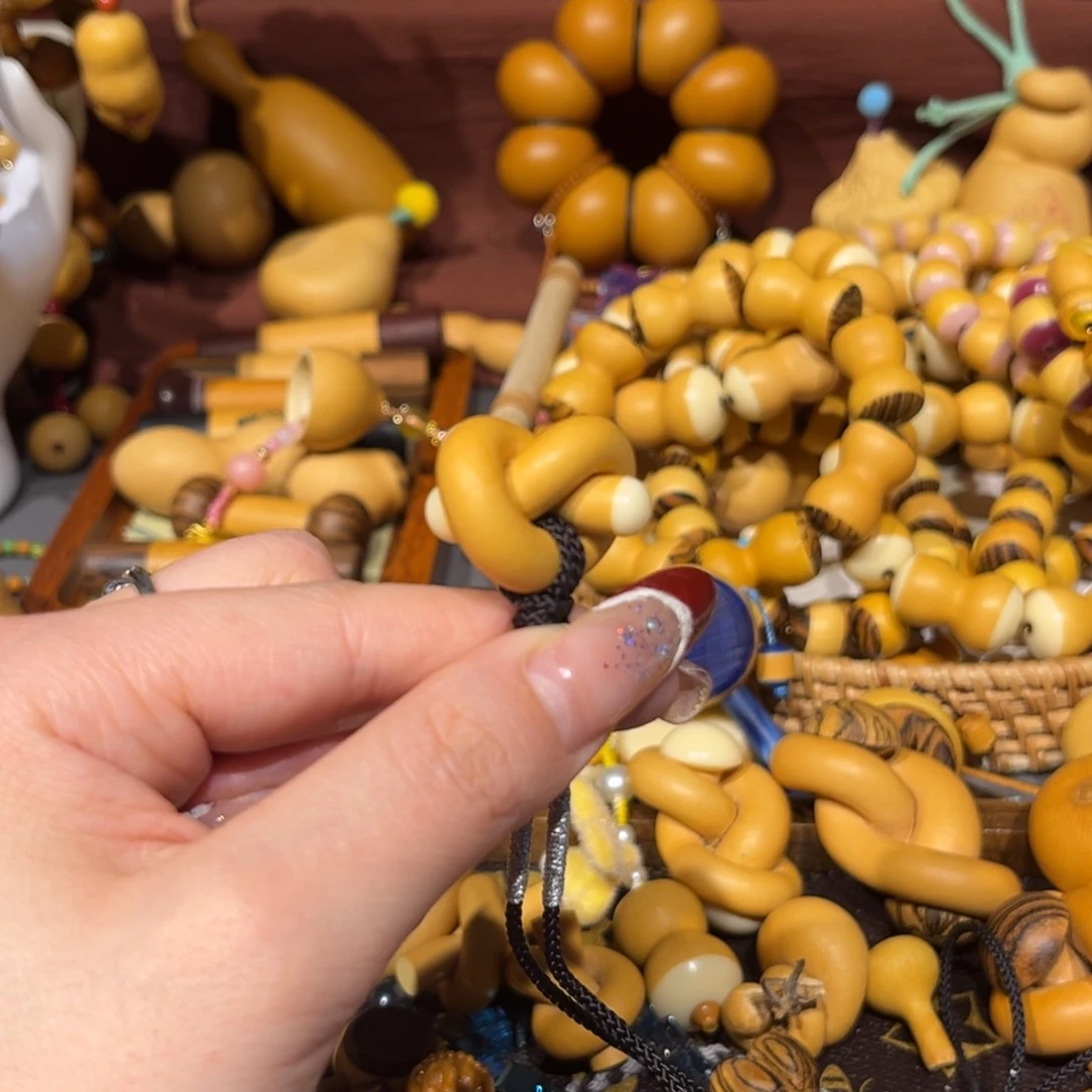 钟***骨料镶口小单扣一个