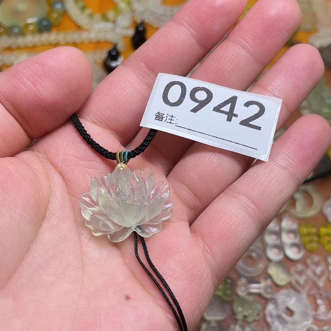 蛇纹石玉吊坠未镶嵌碳*海